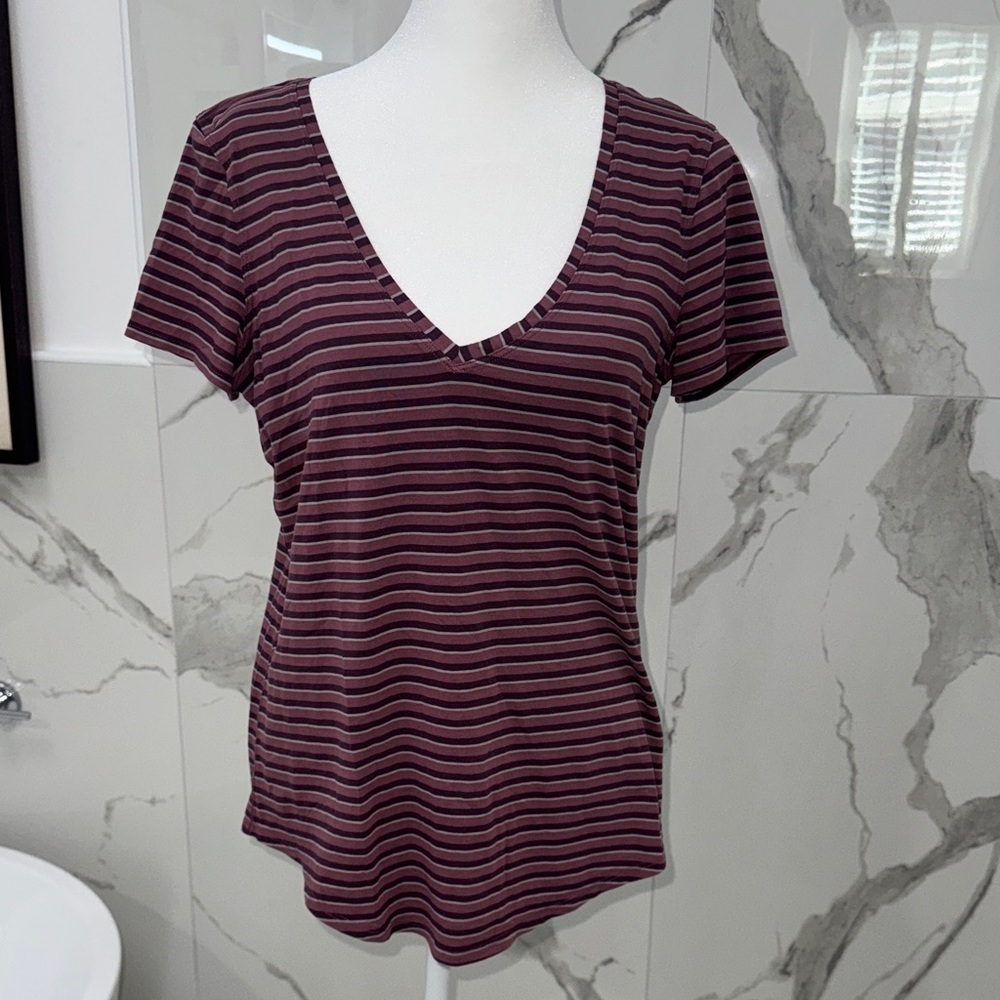 Lululemon Love Tee V Step Stripe Plumful Arctic Plum Pattern Size 10
